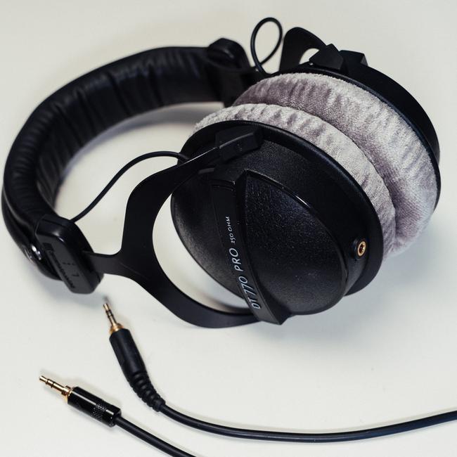 The modified headphones can now be used with detachable cables